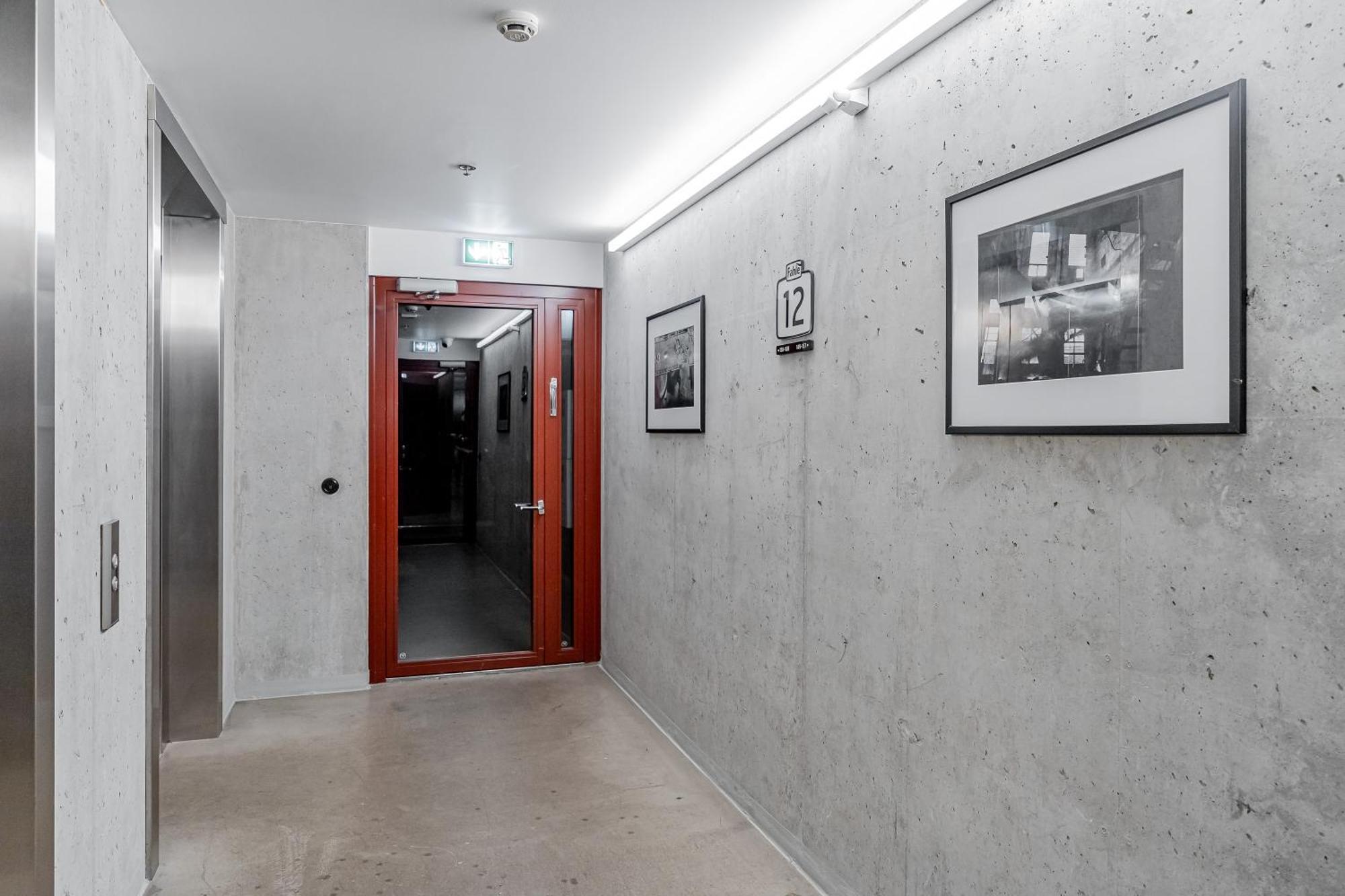 Revalia Fahle Airport Bus-Station Apartments With Best Views Exterior foto